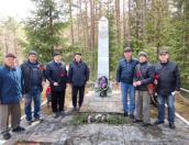 Псковские пограничники привели в порядок территорию возле памятника в Стругокрасненском районе