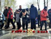 Участники мотопробега в честь Дня Победы возложили цветы к братской могиле в Палкино
