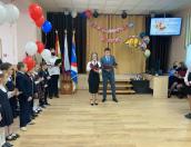 Глава Великих Лук поздравил выпускников с последним звонком 