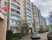 В Великих Луках ребенок упал с большой высоты многоэтажного дома во время игры 