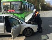 Мужчина пострадал в результате столкновения рейсового автобуса с иномаркой в Псковском районе