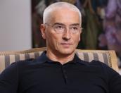 Умер художник и телеведущий Алексей Бегак
