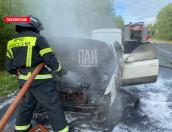 Toyota загорелась на ходу в Псковском районе