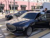 В Москве служебный автомобиль депутата Сергея Миронова сбил курьера-велосипедиста