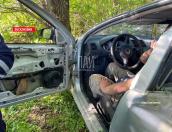 Пьяный водитель Volkswagen вылетел в кювет через встречную полосу в Псковском районе 