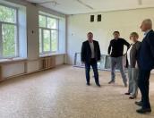 С ходом капремонта порховской школы ознакомился Александр Котов
