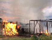 Дом и надворные постройки сгорели в Новоржевском районе