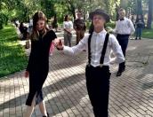 Великолучане в честь Пушкина станцевали в парке старинные танцы