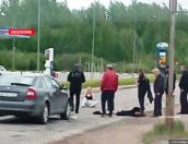 В Псковской области возбудили уголовное дело по факту наезда «Шкоды» на двух несовершеннолетних девушек