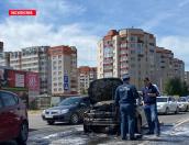 Камеры видеонаблюдения запечатлели возгорание автомобиля в Пскове