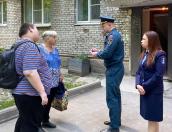 Сотрудники МЧС провели в Пскове противопожарный рейд