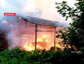 Навес с соломой для подстилки и кормления скота горит в Бежаницком районе