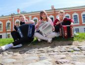 Коллектив гармонистов из Великих Лук показали в эфире Первого канала