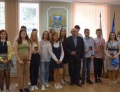 16 псковичей получили первые паспорта в преддверии Дня России