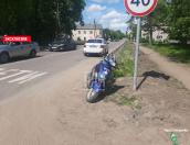 Женщина упала на скутере в Опочке, проезжая через «лежачего полицейского»