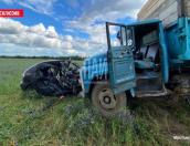 Ребёнок пострадал при столкновении грузовика с легковым автомобилем под Псковом