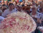 Мороженое весом 100 килограммов представили сегодня на ВДНХ в Москве 