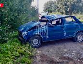 Водитель госпитализирован в результате опрокидывания автомобиля 