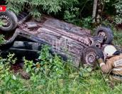 Женщина госпитализирована в результате опрокидывания автомобиля 