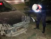 Пьяный водитель протаранил столб линии электропередач и съехал на обочину на Завеличенской набережной