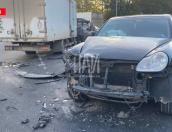 Porsche Cayenne и грузовик столкнулись у поста ГИБДД в Пскове