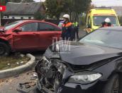 Водитель пострадал в результате столкновения двух автомобилей в Пскове