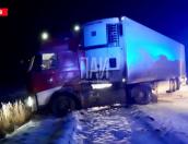 Два человека пострадали в результате столкновения с большегрузом в Печорском районе  