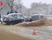 Водитель автомобиля Lada Priora врезалась в ограждение моста в Невеле