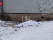 Мужчина разбился в городе Дно при падении с пятого этажа