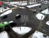 Водитель кроссовера спровоцировал ДТП в Пскове и скрылся с места происшествия