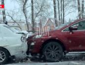 ДТП с участием четырёх автомобилей произошло на въезде в Псков