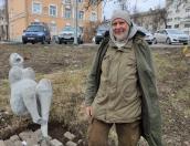 Эпатажную скульптуру «Антигравитация» демонтируют в Пскове