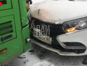 Рейсовый автобус и Lada столкнулись в центре Пскова 