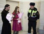 Родители девочки рассказали, как прошли роды на трассе в Псковской области