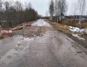 Провал образовался на дороге в Великолукском районе