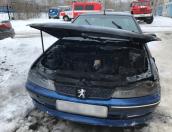 Автомобиль Peugeot загорелся на улице Гоголя в Великих Луках
