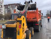 В Пскове продолжается уборка улиц