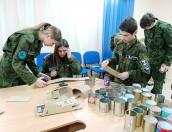 Блиндажные свечи изготавливают дедовичские школьники для бойцов СВО