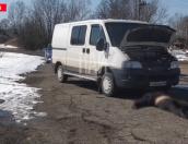 Упавшая с домкрата машина насмерть задавила мужчину в Новосокольническом районе