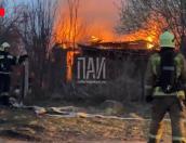 Пожарные ликвидируют возгорание жилого дома в Псковском районе