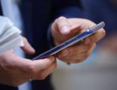 Российские специалисты научили смартфон читать по губам