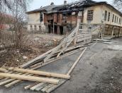 ФОТОФАКТ Рухнувший забор на улице Школьной