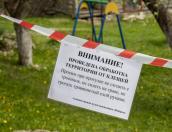 Обработку территории Изборского музея от клещей продлили из-за града