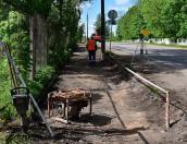 Ремонт тротуаров вдоль дороги в Островском районе завершат к августу