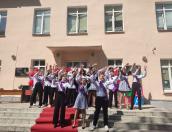 Последний звонок прозвенел в Струго-Красненской средней школе