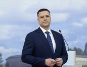 Михаил Ведерников поздравил выпускников с окончанием школы