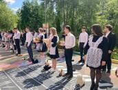Последние звонки проходят в Великих Луках