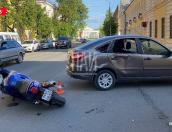 Мотоциклист госпитализирован в результате ДТП в Пскове