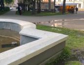 Фонтан на площади Рокоссовского в Великих Луках снова начал протекать