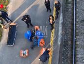 Мужчина упал с моста на железнодорожной станции в Дно
